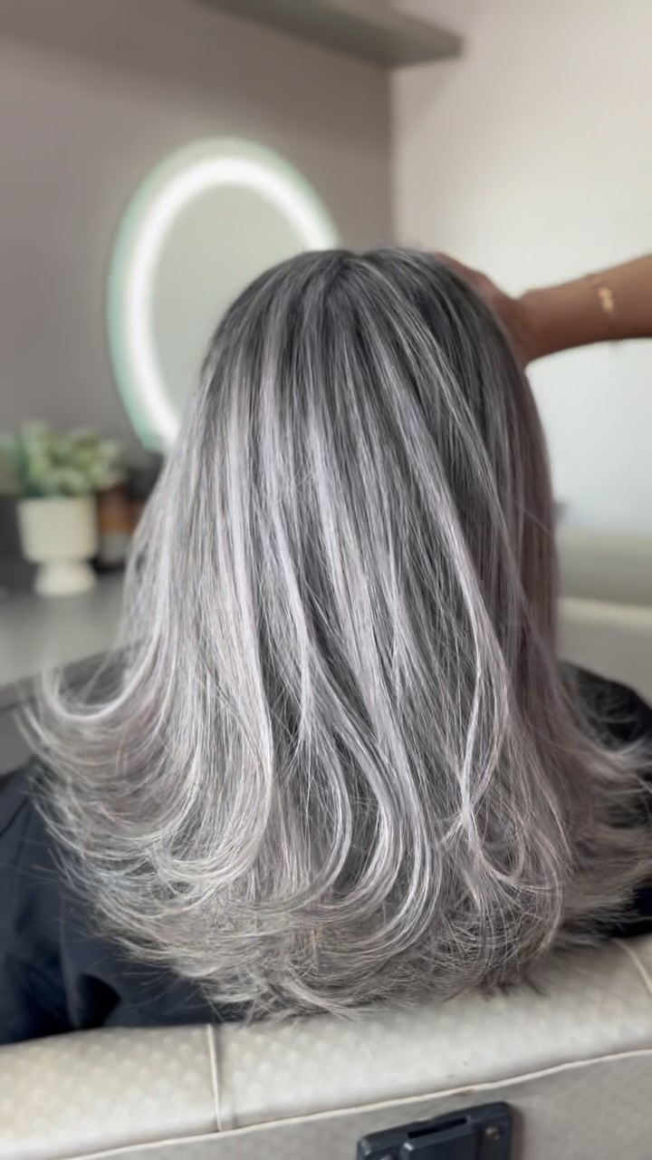 Cabelo silver platinado com movimento